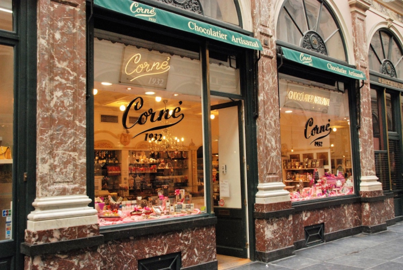 vitrine-BIOT-min_chocolate_chocolaterie_shop_luxury_chic_gallery_brussels_belgium-558146